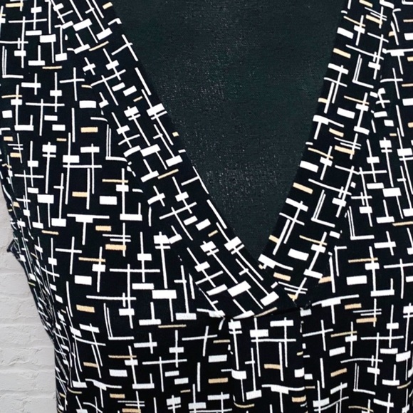 WHBM V Neck Black & White Sleeveless Top Size M - Picture 5 of 6